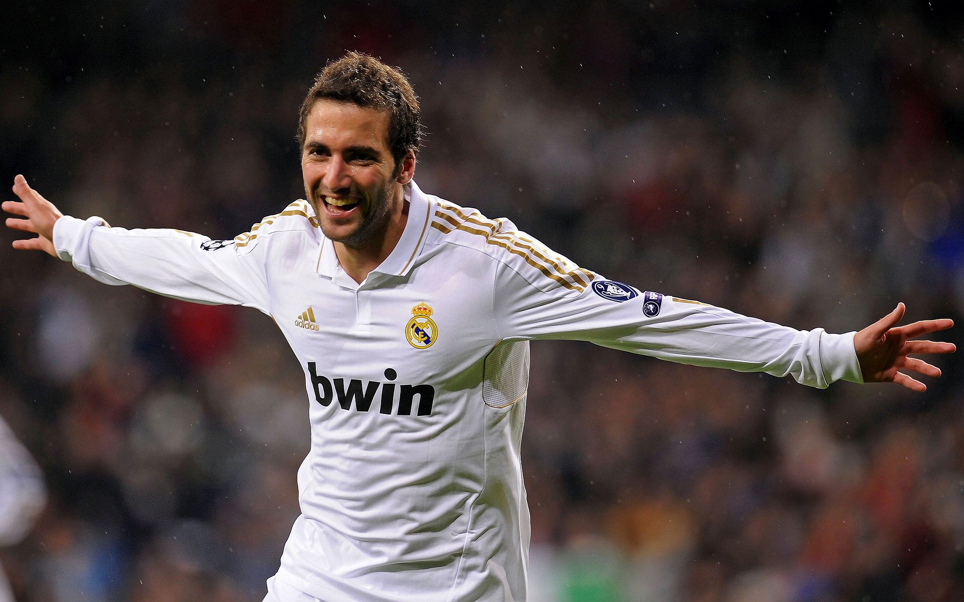 广州恒大客场逆转大连一方，取得三连胜，广州恒大和大连一方比赛直播