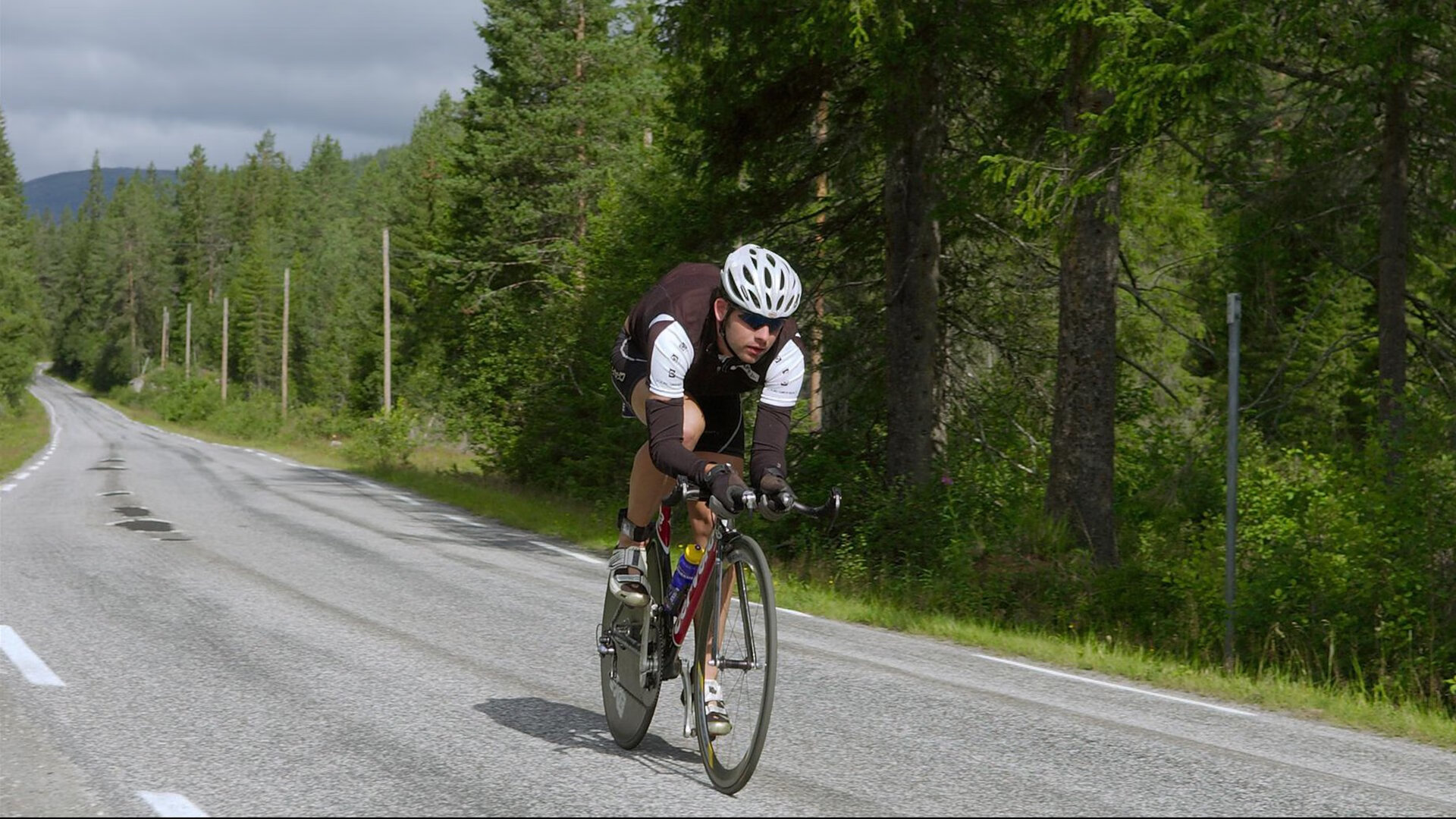 电竞职业选手训练强度控制及运动康复结合方法，电竞选手一般训练多长时间