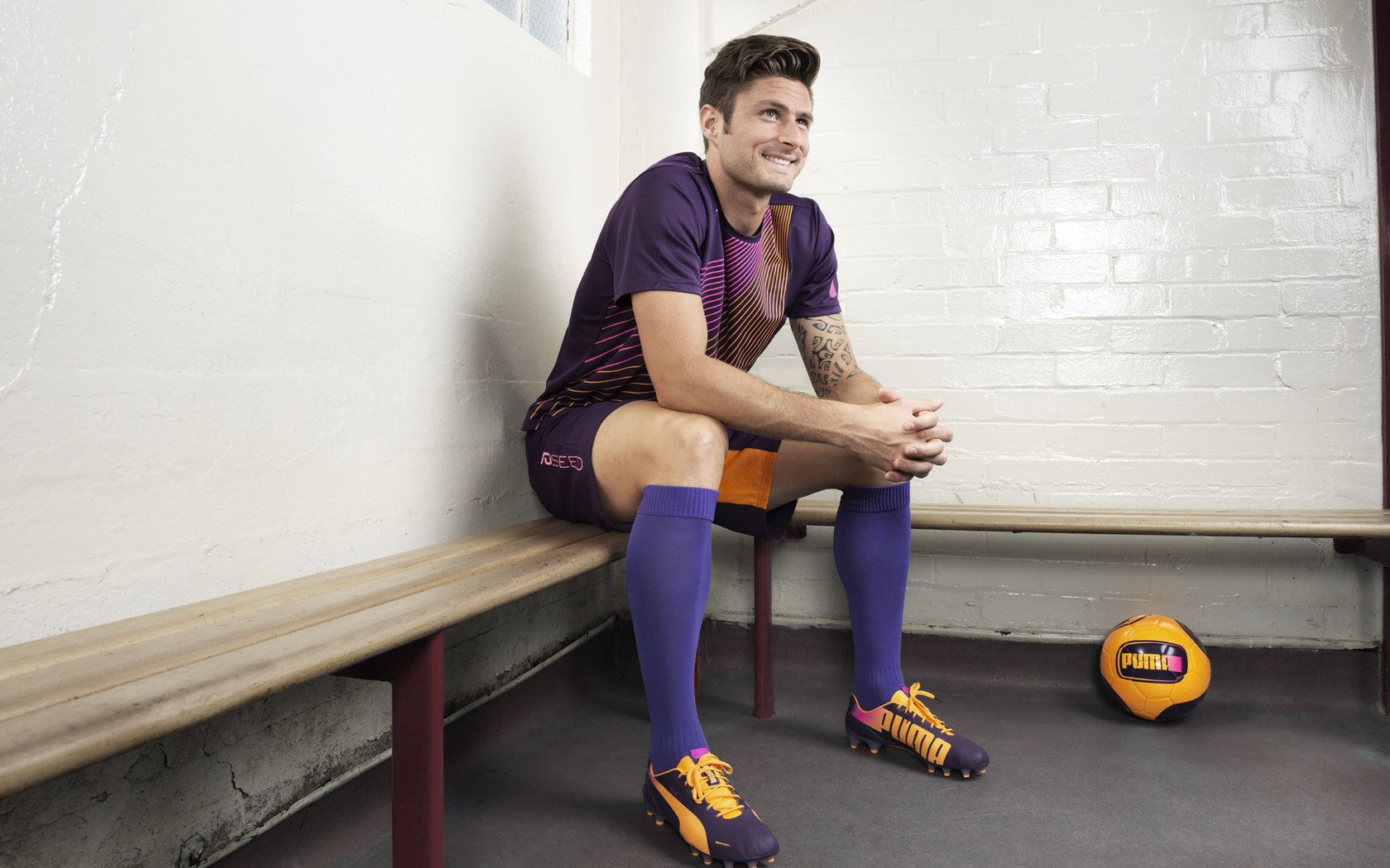 红军提前锁定英超冠军，萨拉赫梅开二度